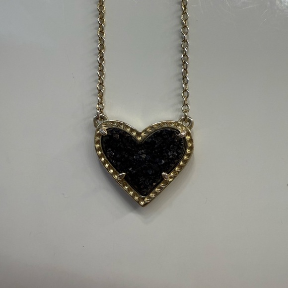 KENDRA SCOTT~ black heart necklace - Picture 2 of 5
